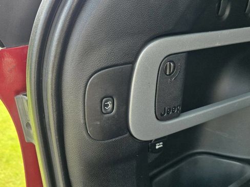 Used 2014 Jeep Cherokee Limited w/ Luxury Group image 13