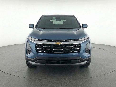 Used 2025 Chevrolet Equinox LT image 2