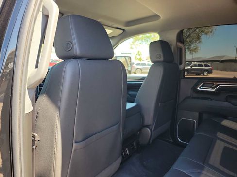 Used 2025 Chevrolet Silverado 2500 LT w/ Leather Package AWD/4WD image 17