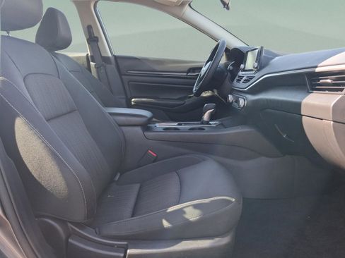 Used 2024 Nissan Altima 2.5 S FWD image 32
