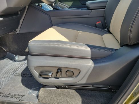 Used 2025 Lexus GX 550 AWD/4WD image 14