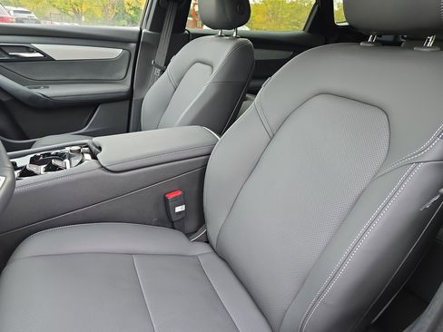 New 2025 VinFast VF 8 Plus AWD/4WD image 14