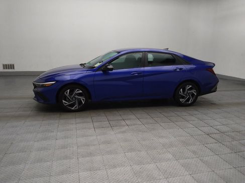 Used 2025 Hyundai Elantra Sport FWD image 2
