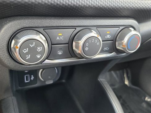 Used 2024 Nissan Kicks S image 19