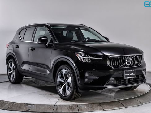 Used 2025 Volvo XC40 B5 Core w/ Protection Package Premier AWD/4WD image 1