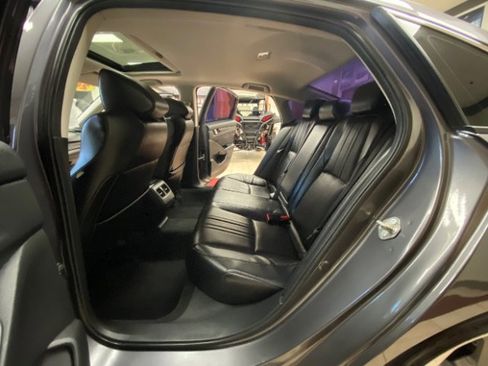 Used 2018 Honda Accord Touring image 19