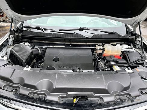 Used 2023 Chevrolet Traverse Premier image 36