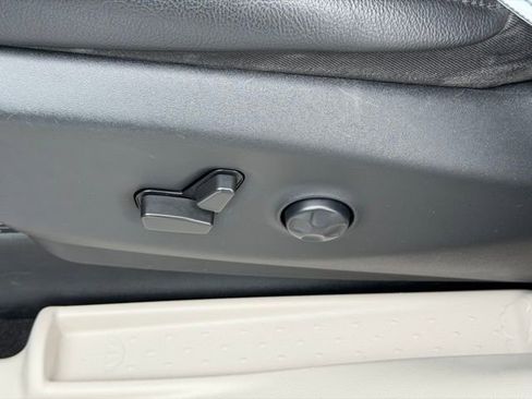 Used 2022 Chrysler Pacifica Touring-L FWD image 21