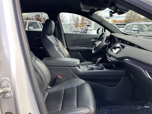 Used 2022 Cadillac XT4 Luxury w/ Cold Weather Package image 33