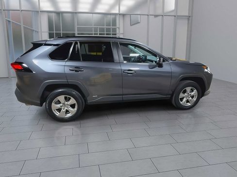 Used 2022 Toyota RAV4 LE AWD/4WD image 9