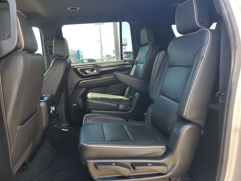 Used 2023 GMC Yukon XL SLT AWD/4WD image 14