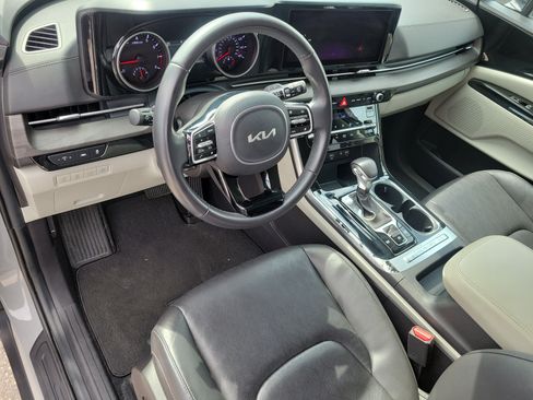 Used 2024 Kia Carnival EX FWD image 13