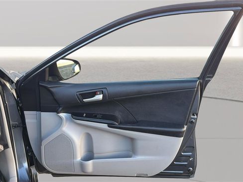 Used 2012 Toyota Camry LE image 16