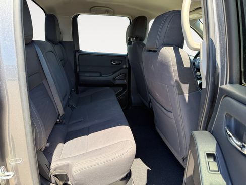 Used 2024 Nissan Frontier SV AWD/4WD image 18