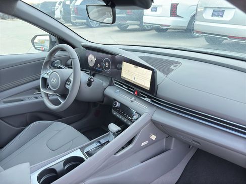 New 2025 Hyundai Elantra SEL image 32
