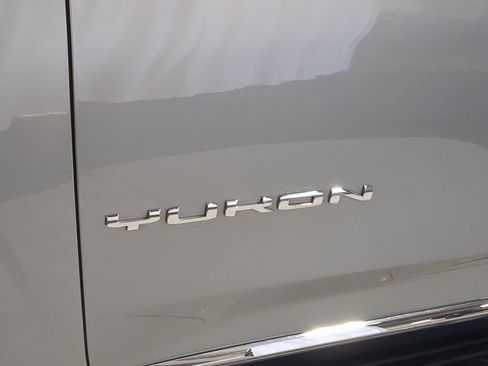 Used 2023 GMC Yukon XL SLT w/ SLT Premium Package AWD/4WD image 13