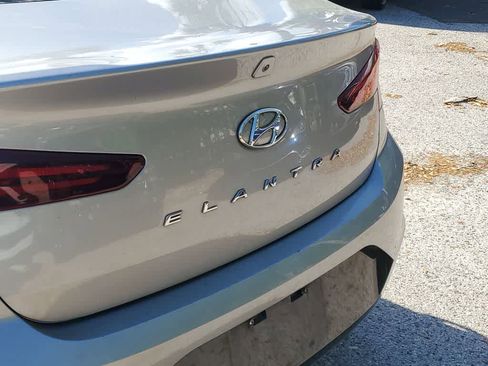 Used 2020 Hyundai Elantra SEL w/ Winter Weather Package image 6