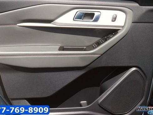 Certified 2025 Ford Explorer Active RWD image 9