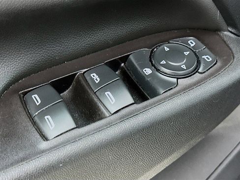 Used 2021 Chevrolet Equinox LT image 18