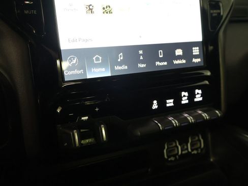 Used 2024 RAM 1500 Laramie AWD/4WD image 38