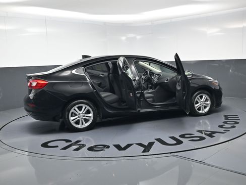 Used 2018 Chevrolet Cruze LT w/ Convenience Package image 25