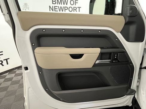 Used 2024 Land Rover Defender 110 X-Dynamic SE image 23