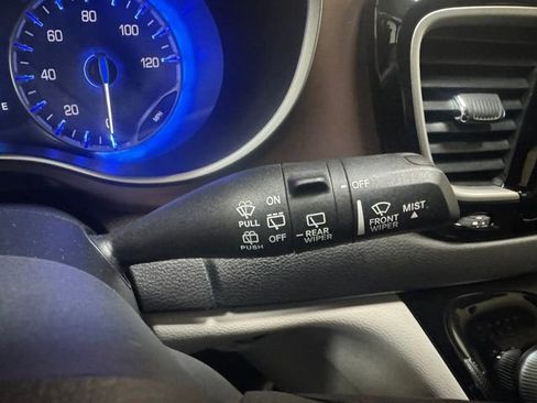 Used 2017 Chrysler Pacifica Touring image 24