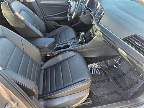 Used 2024 Volkswagen Jetta SE image 18