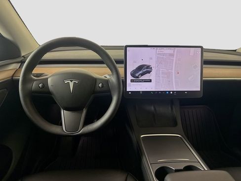Used 2023 Tesla Model Y Long Range image 18