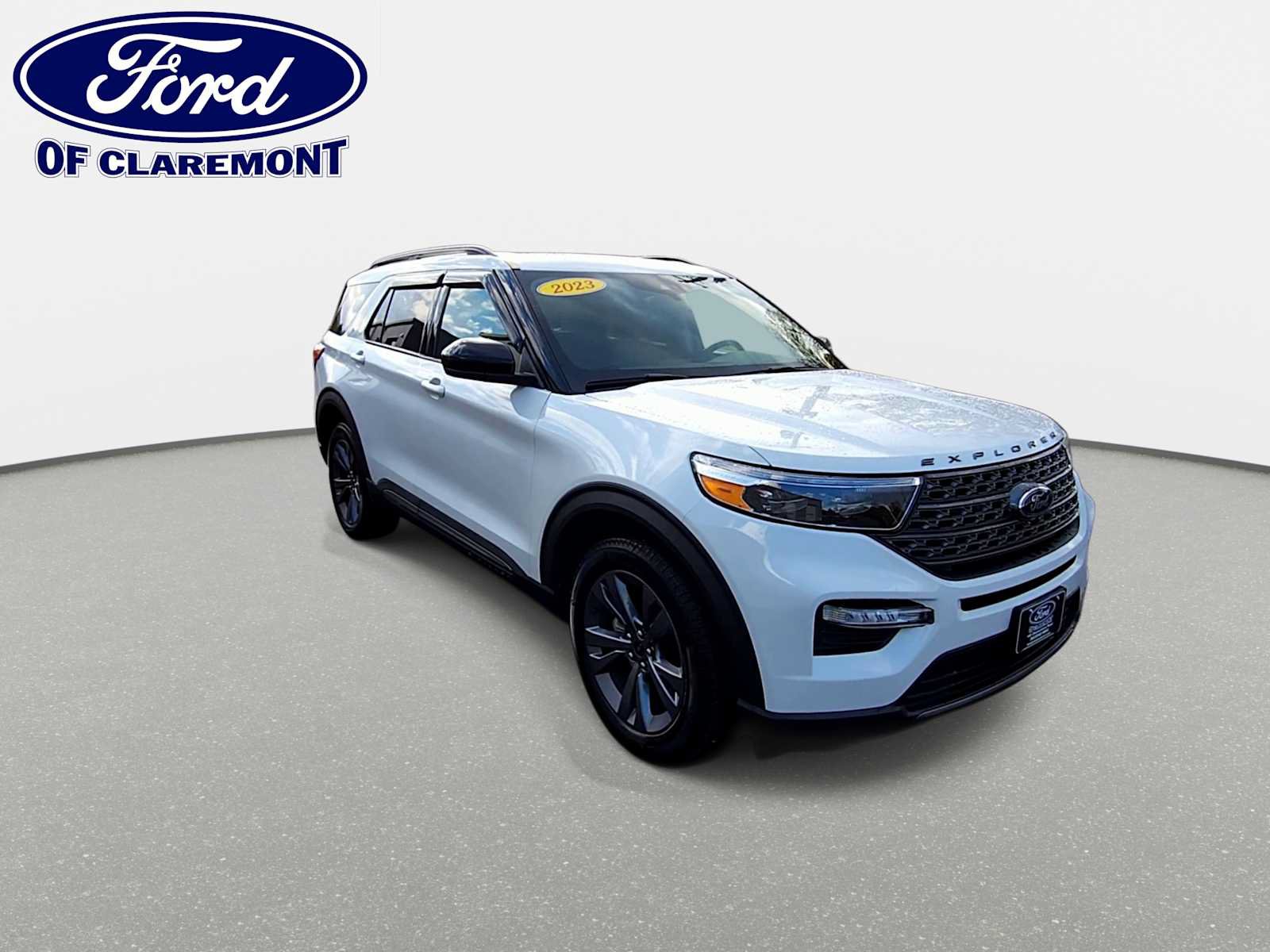 Used 2023 Ford Explorer XLT w/ Equipment Group 202A AWD/4WD image 2