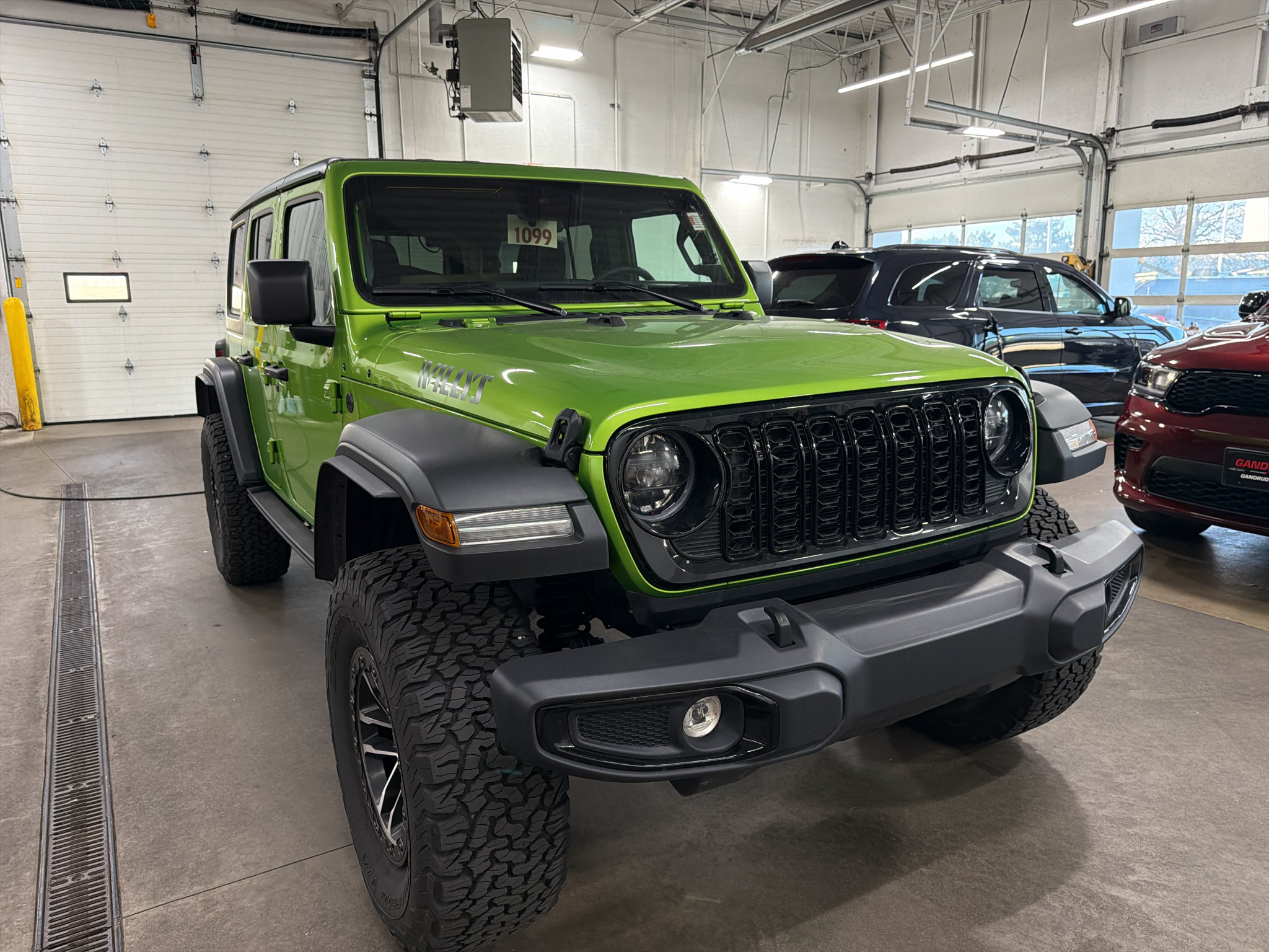 Used 2025 Jeep Wrangler Unlimited Sport AWD/4WD image 2