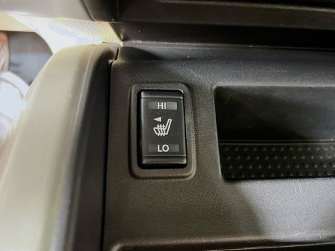 Used 2018 Nissan Titan SL w/ Chrome Package AWD/4WD image 20