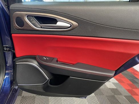 Used 2019 Alfa Romeo Giulia Ti AWD/4WD image 10