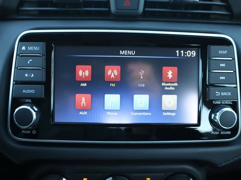 Used 2025 Nissan Versa S w/ Trunk Package image 21