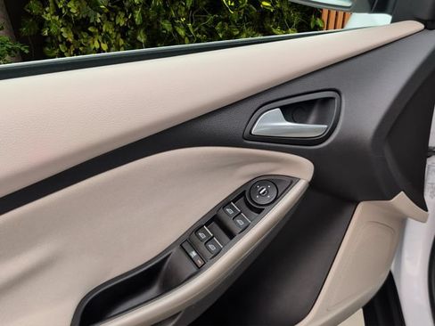 Used 2012 Ford Focus SEL w/ SEL/Titanium Winter Pkg FWD image 15