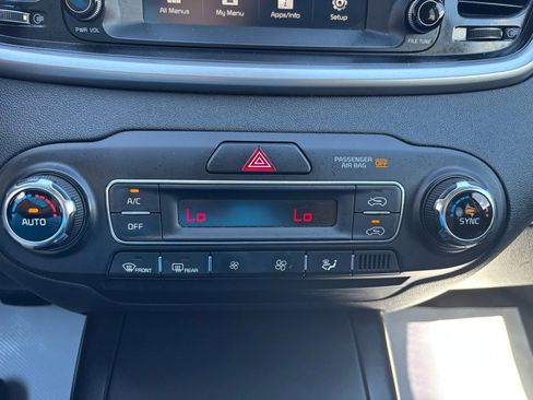 Used 2019 Kia Sorento LX image 36