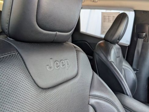 Used 2019 Jeep Cherokee Limited AWD/4WD image 34