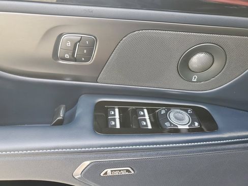 Certified 2024 Lincoln Nautilus Reserve w/ Equipment Group 202A image 23