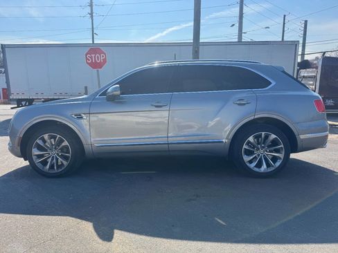 Used 2017 Bentley Bentayga W12 AWD 4dr SUV image 3