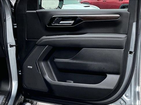 New 2026 Chevrolet Suburban Z71 w/ Comfort Package image 23