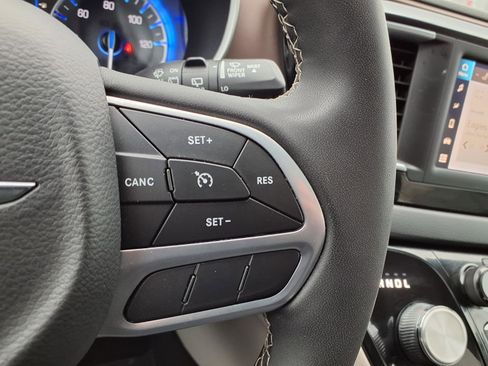 Used 2023 Chrysler Voyager LX image 14