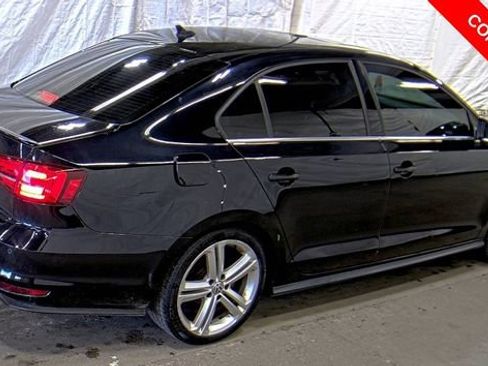 Used 2017 Volkswagen Jetta GLI image 3