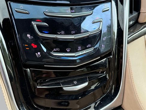 Used 2019 Cadillac Escalade ESV Platinum image 30