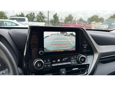 Certified 2025 Toyota Highlander LE FWD image 30