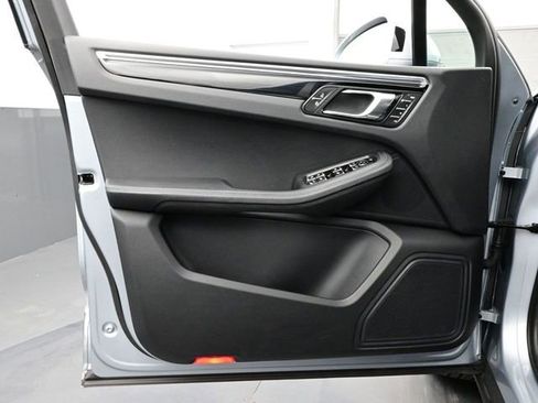 Used 2025 Porsche Macan image 7