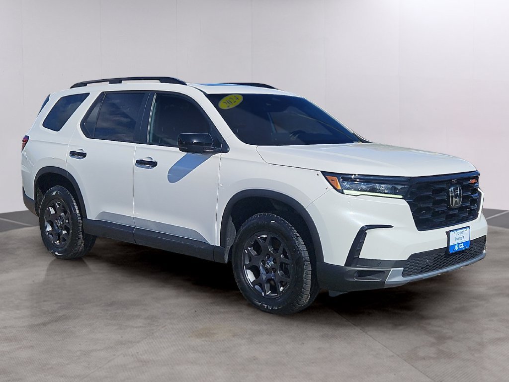 Certified 2024 Honda Pilot TrailSport image 3