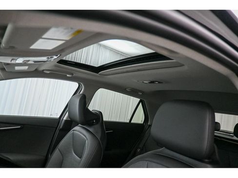 New 2025 Kia Niro Wave w/ Wave Preserve Package image 19