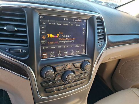 Used 2018 Jeep Grand Cherokee Limited image 3