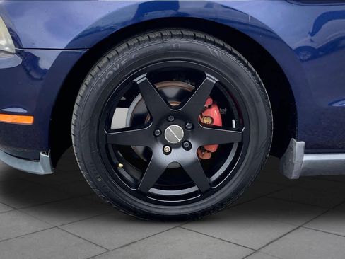 Used 2010 Ford Mustang Premium RWD image 9
