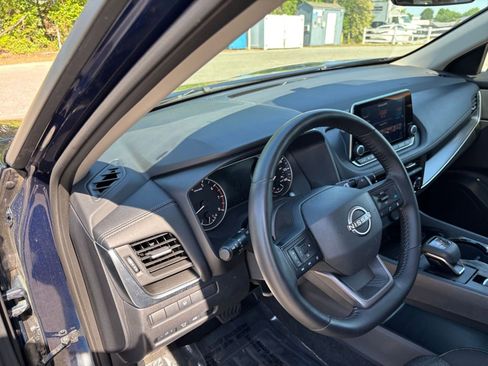 Used 2025 Nissan Rogue SV FWD image 37